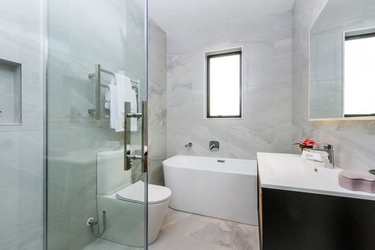 Photo of property in 31c Linwood Avenue, Forrest Hill, Auckland, 0620