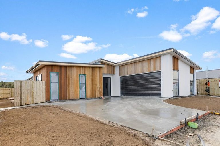 Photo of property in 61 Freedom Drive, Kelvin Grove, Palmerston North, 4414