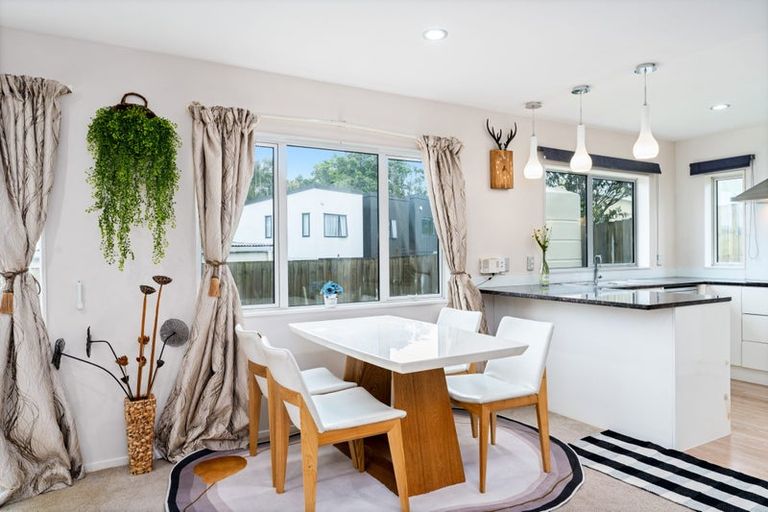 Photo of property in 5 Nirmal Place, Sunnyvale, Auckland, 0612