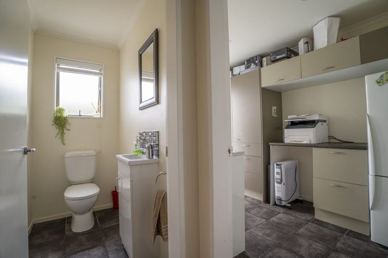 Photo of property in 29 Erlestoke Crescent, Churton Park, Wellington, 6037