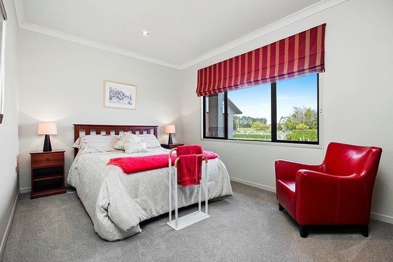 Photo of property in 5 Gleaming Place, Waiuku, 2123