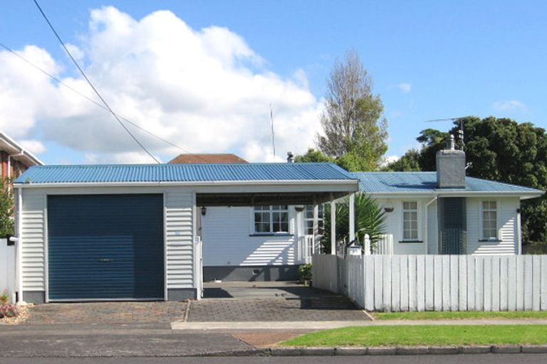 Photo of property in 1/27 Beach Road, Te Atatu Peninsula, Auckland, 0610