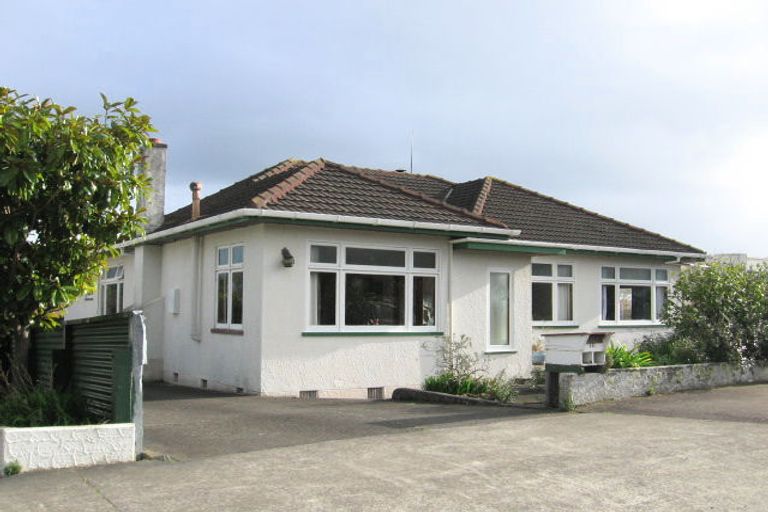 Photo of property in 16 Russell Street, Palmerston North, 4414