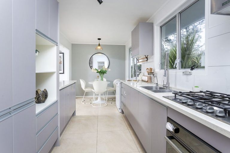 Photo of property in 16 West Glade Crescent, Birkenhead, Auckland, 0626