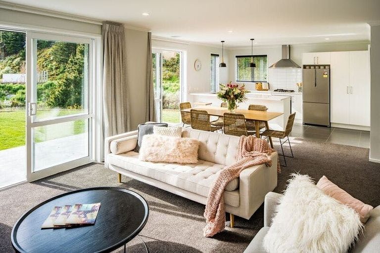 Photo of property in 5 Tradewinds Drive, Whitby, Porirua, 5024