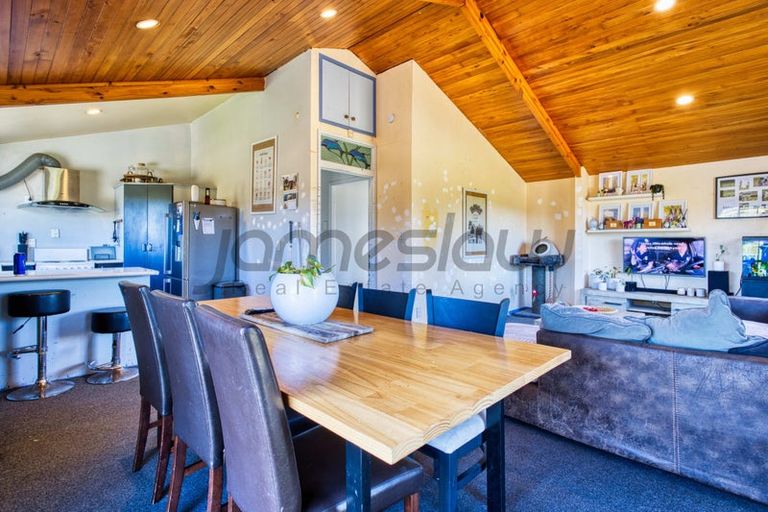 Photo of property in 136 Chamberlain Road, Massey, Auckland, 0614