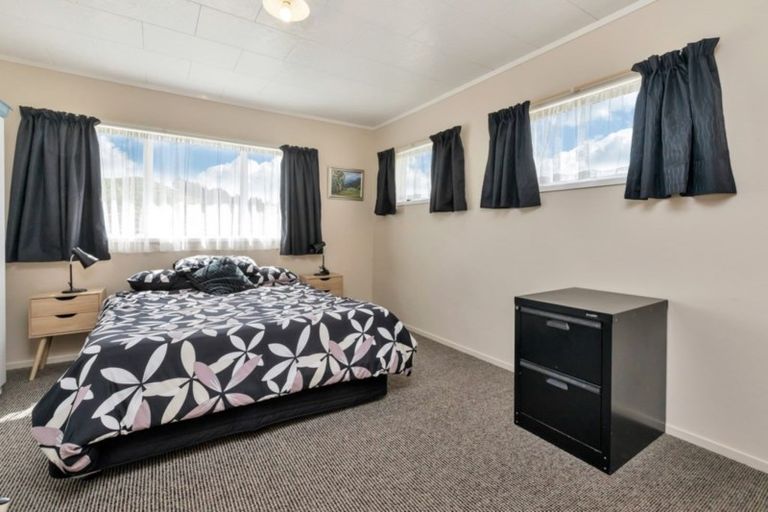 Photo of property in 18 Marohemo Road, Maungaturoto, 0583