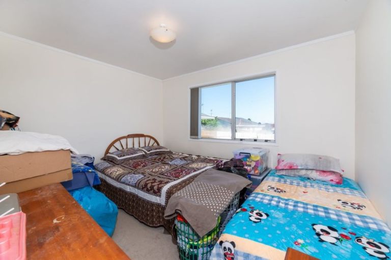 Photo of property in 1/15 Frobisher Way, Clendon Park, Auckland, 2103