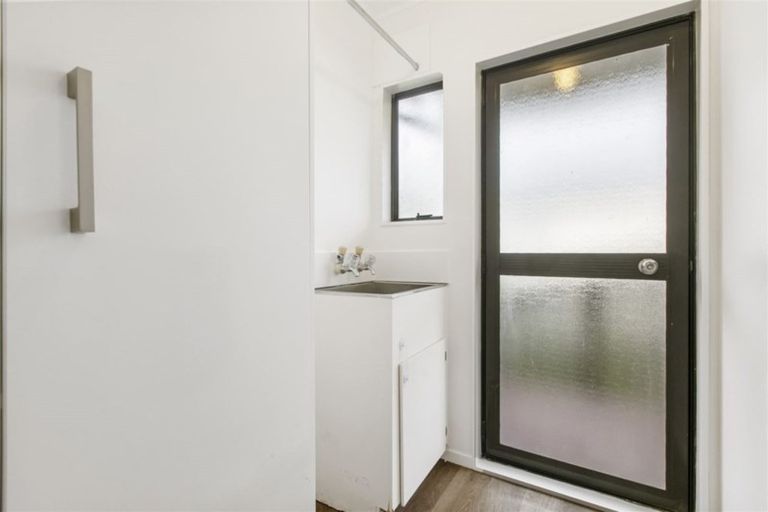 Photo of property in 1/95 Hobsonville Road, West Harbour, Auckland, 0618