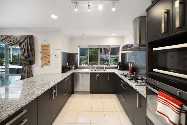 Photo of property in 9 Seresin Crescent, Flat Bush, Auckland, 2016