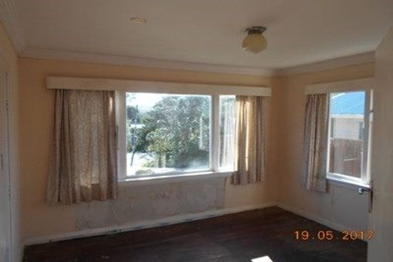 Photo of property in 202 Miromiro Road, Normandale, Lower Hutt, 5010