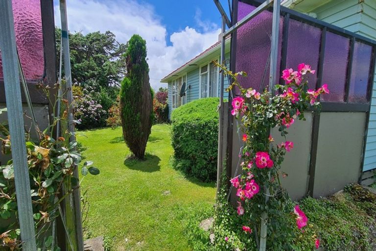 Photo of property in 24 Whitcombe Road, Opunake, 4616