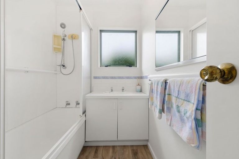 Photo of property in 2/21 Alexander Street, Papakura, 2110