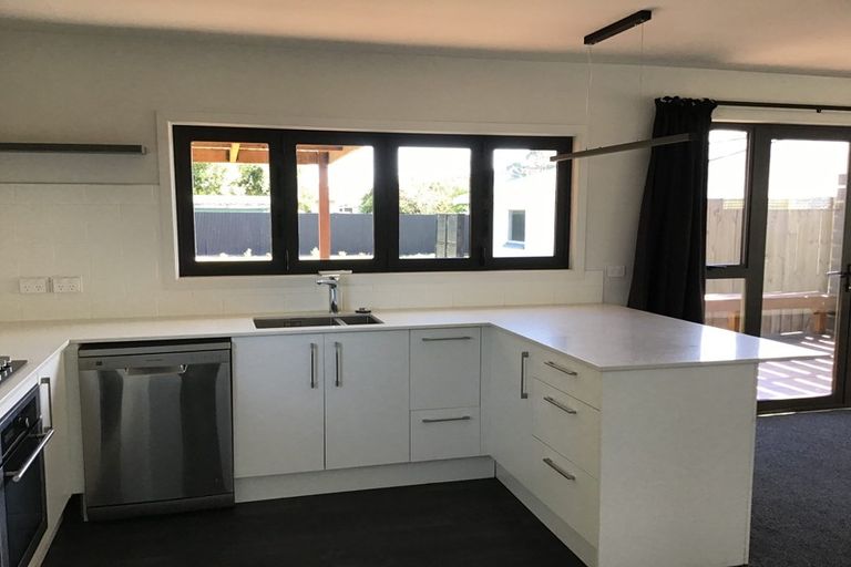 Photo of property in 8 Liverton Crescent, Bishopdale, Christchurch, 8053