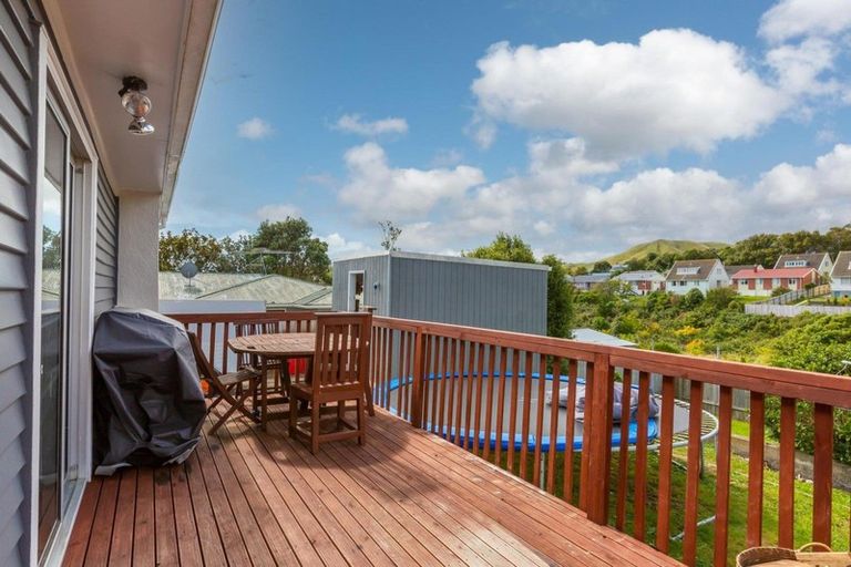Photo of property in 136 Driver Crescent, Cannons Creek, Porirua, 5024