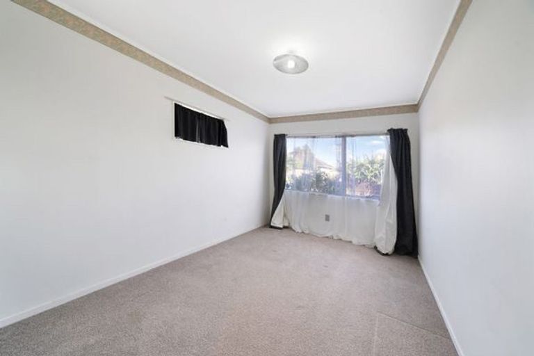 Photo of property in 1/47 Flanshaw Road, Te Atatu South, Auckland, 0610