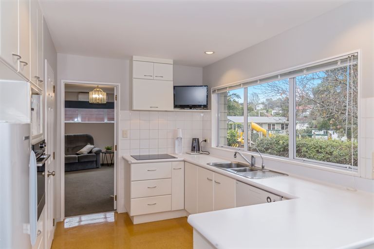 Photo of property in 2/26 Elliott Avenue, Bayview, Auckland, 0629