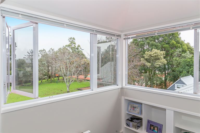 Photo of property in 2/26 Elliott Avenue, Bayview, Auckland, 0629