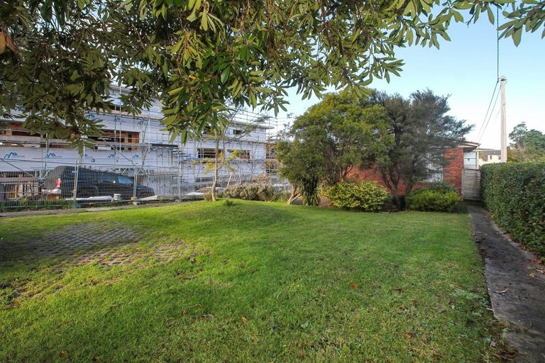 Photo of property in 1 Coronation Road, Hillcrest, Auckland, 0627