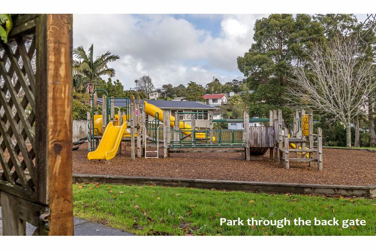 Photo of property in 2/26 Elliott Avenue, Bayview, Auckland, 0629