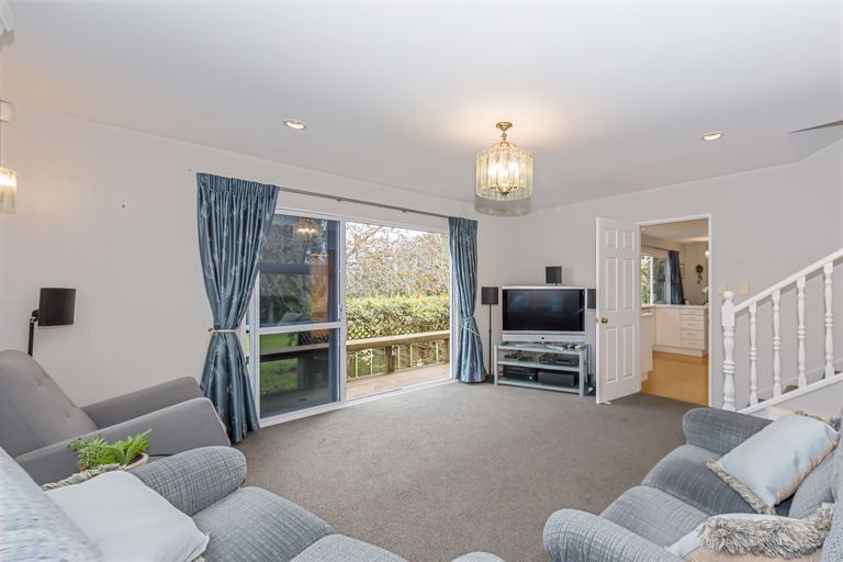 Photo of property in 2/26 Elliott Avenue, Bayview, Auckland, 0629