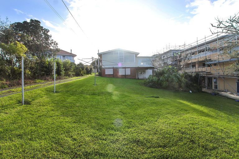 Photo of property in 1 Coronation Road, Hillcrest, Auckland, 0627