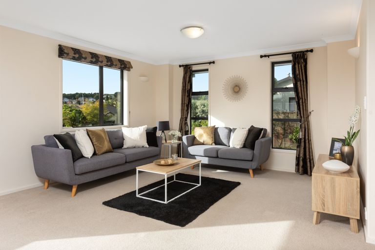 Photo of property in 31 Bateleur Close, Welcome Bay, Tauranga, 3112