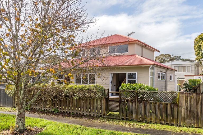 Photo of property in 2/26 Elliott Avenue, Bayview, Auckland, 0629