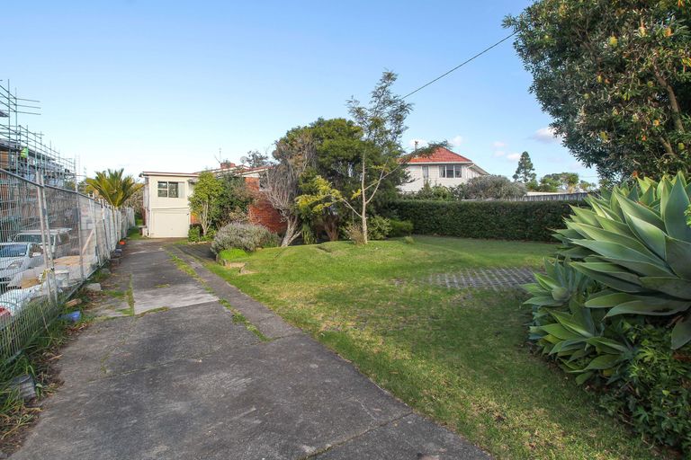 Photo of property in 1 Coronation Road, Hillcrest, Auckland, 0627