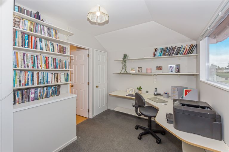 Photo of property in 2/26 Elliott Avenue, Bayview, Auckland, 0629