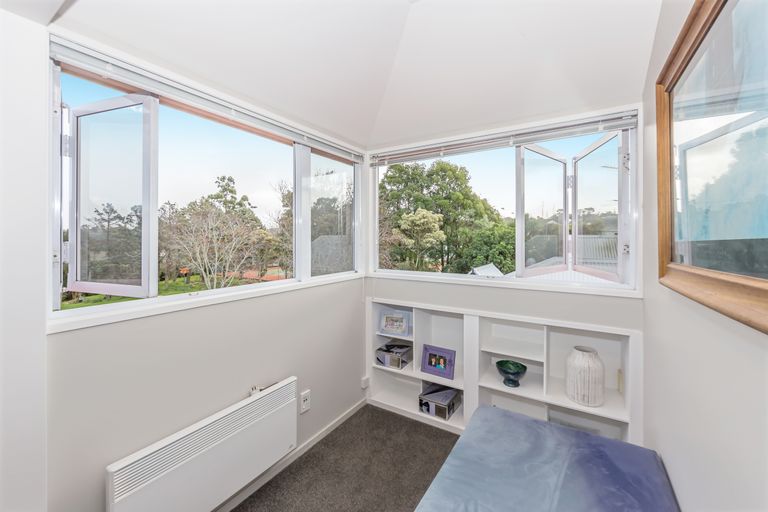 Photo of property in 2/26 Elliott Avenue, Bayview, Auckland, 0629