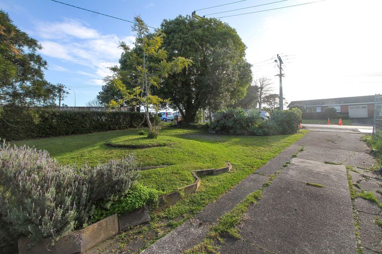 Photo of property in 1 Coronation Road, Hillcrest, Auckland, 0627