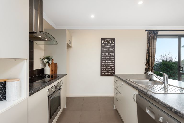 Photo of property in 31 Bateleur Close, Welcome Bay, Tauranga, 3112