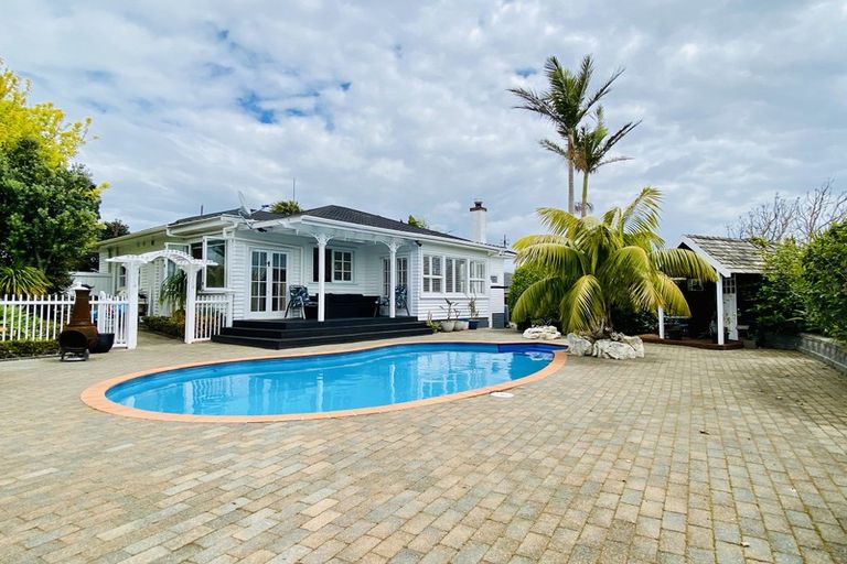 Photo of property in 12 Parkview Place, Pakuranga, Auckland, 2010