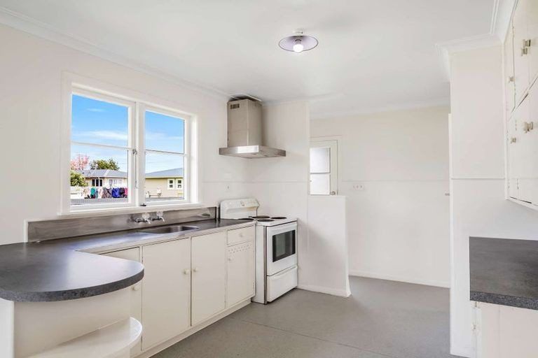 Photo of property in 15 Mako Mako Road, Levin, 5510