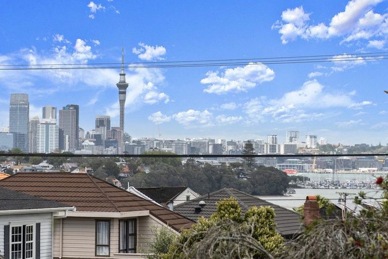 Photo of property in 2/15 Walter Street, Hauraki, Auckland, 0622