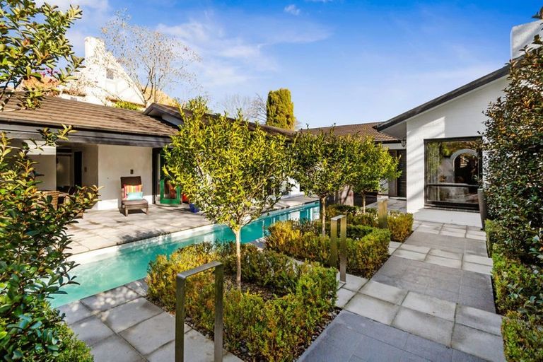 Photo of property in 6 Golf Road, Heretaunga, Upper Hutt, 5018