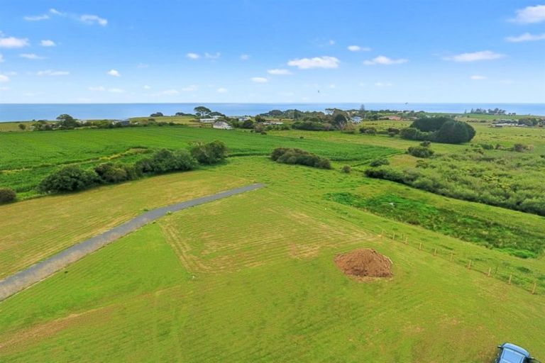 Photo of property in 24 Rawinia Place, Te Kaha, 3199