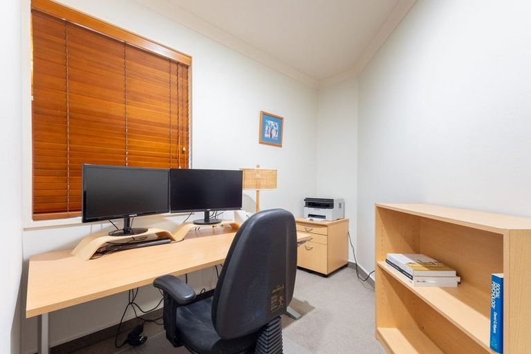 Photo of property in 43 Quadrant Heights, Paraparaumu, 5032