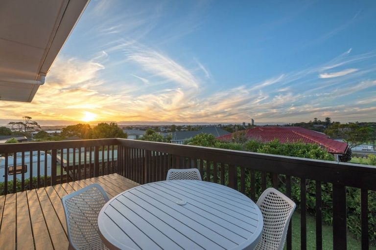 Photo of property in 2/12 Westwell Road, Belmont, Auckland, 0622