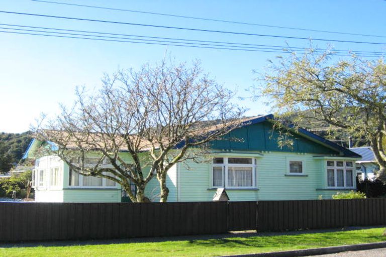 Photo of property in 117 Marlborough Street, Greymouth, 7805