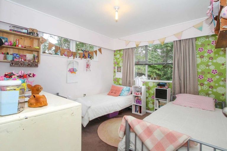 Photo of property in 96 Millbrook Road, Sunnyvale, Auckland, 0612