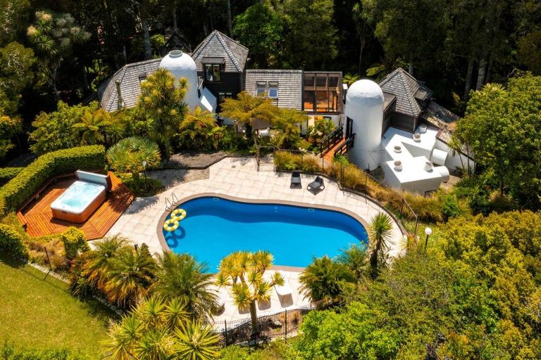 Photo of property in 24 Channel View Road, Campbells Bay, Auckland, 0630