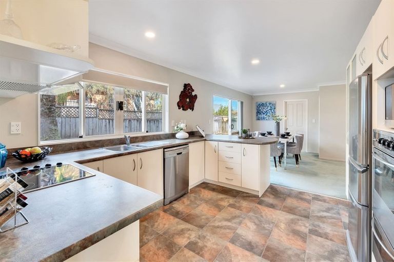 Photo of property in 2 San Marino Drive, Henderson, Auckland, 0612