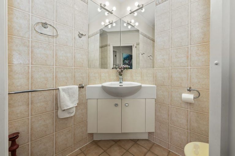 Photo of property in 16 Cranbrook Grove, Waikanae, 5036
