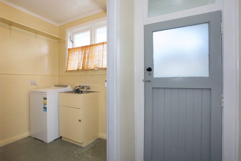 Photo of property in 14 Ward Street, Bulls, 4818