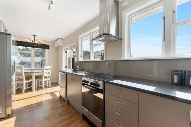 Photo of property in 6 Chittick Street, Stokes Valley, Lower Hutt, 5019