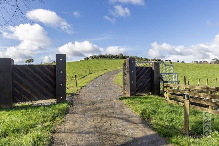 Photo of property in 1242 State Highway 16, Waimauku, 0883