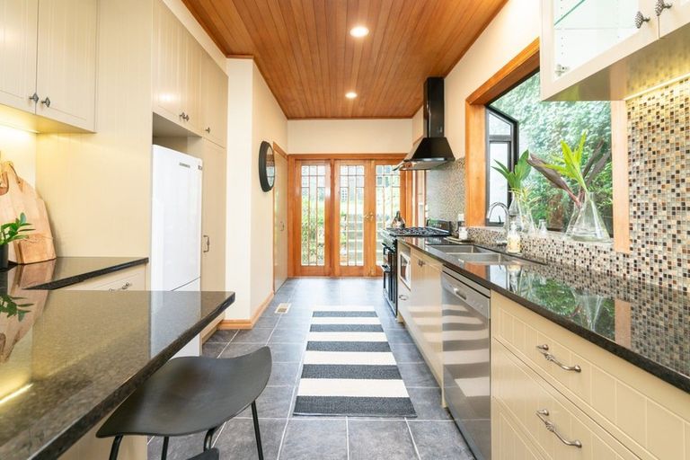 Photo of property in 35 The Rigi, Northland, Wellington, 6012