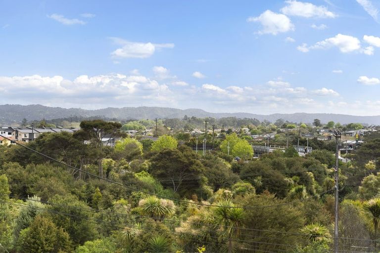 Photo of property in 2/11 Rangeview Road, Sunnyvale, Auckland, 0612